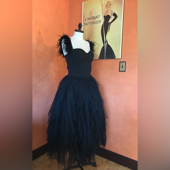 Feather Straps Black Party Gown - Picture 2 of 11